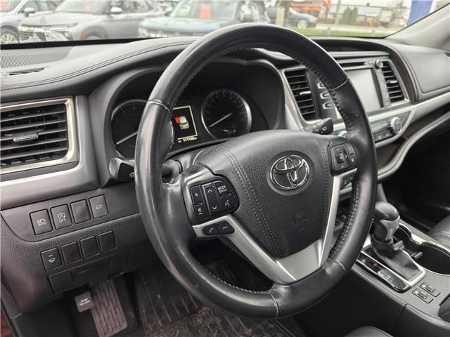 2017 Toyota Highlander XLE in Ottawa - Image 3 of 37
