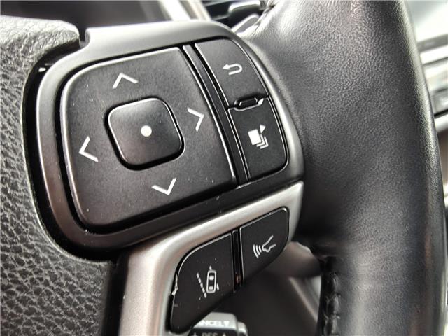 2017 Toyota Highlander XLE in Ottawa - Image 17 of 37