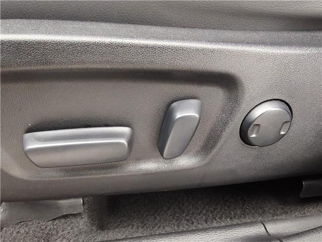 2017 Toyota Highlander XLE in Ottawa - Image 7 of 37