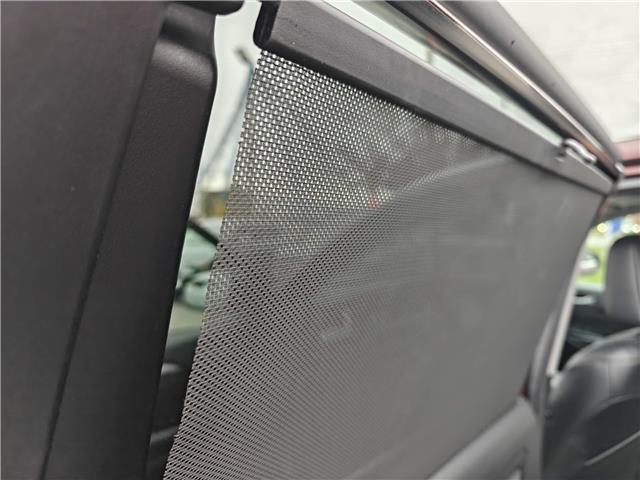 2017 Toyota Highlander XLE in Ottawa - Image 24 of 37