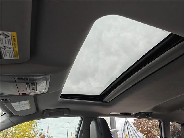 2017 Toyota Highlander XLE in Ottawa - Image 5 of 37