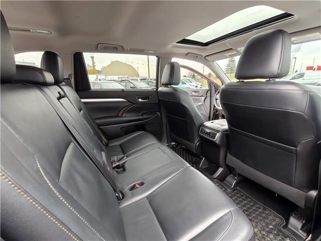 2017 Toyota Highlander XLE in Ottawa - Image 26 of 37