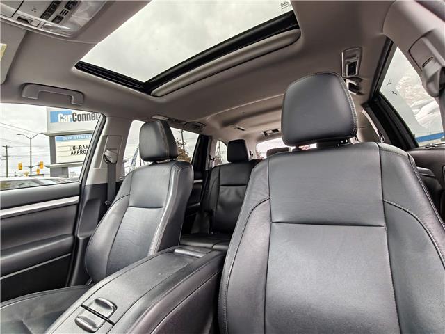 2017 Toyota Highlander XLE in Ottawa - Image 2 of 37