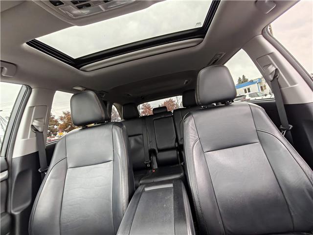 2017 Toyota Highlander XLE in Ottawa - Image 32 of 37
