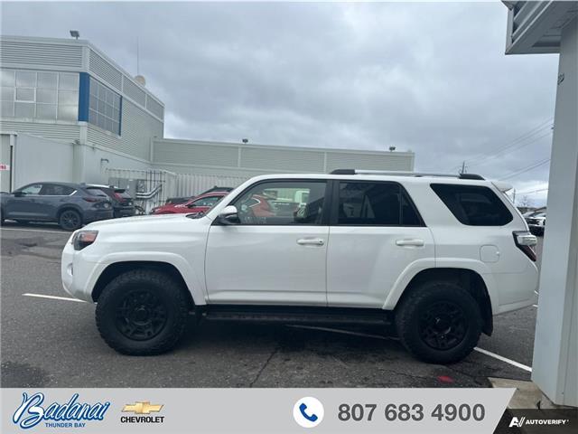 2022 Toyota 4Runner Base (Stk: 9255A) in Thunder Bay - Image 2 of 14