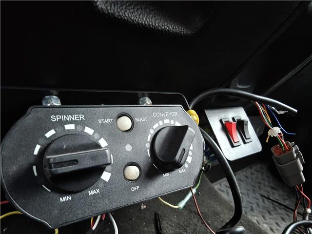 2014 GMC Sierra 1500 SLE in Ottawa - Image 8 of 11