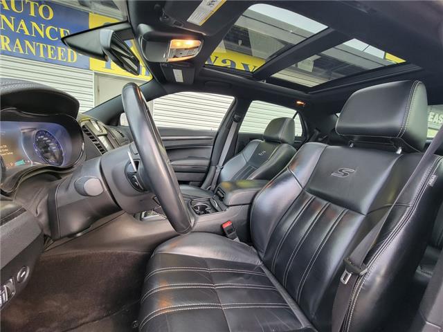 2016 Chrysler 300 300S | NAVI | PANO ROOF | REMOTE START | LEATHER (Stk: H22161B) in St. Catharines - Image 7 of 29