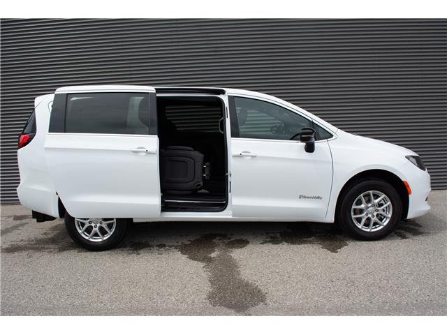 2025 Chrysler Grand Caravan SXT (Stk: MU2386) in London - Image 5 of 21