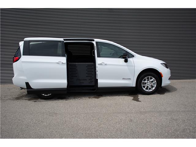 2025 Chrysler Grand Caravan SXT (Stk: MU2387) in London - Image 5 of 23