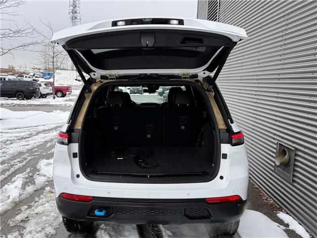 2023 Jeep Grand Cherokee 4xe Trailhawk (Stk: 25528A) in London - Image 6 of 28
