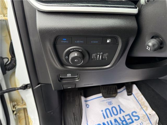 2023 Jeep Grand Cherokee 4xe Trailhawk (Stk: 25528A) in London - Image 25 of 28