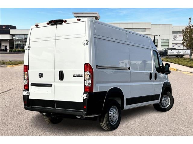 2025 RAM ProMaster 2500 High Roof (Stk: 58015U) in Calgary - Image 2 of 32