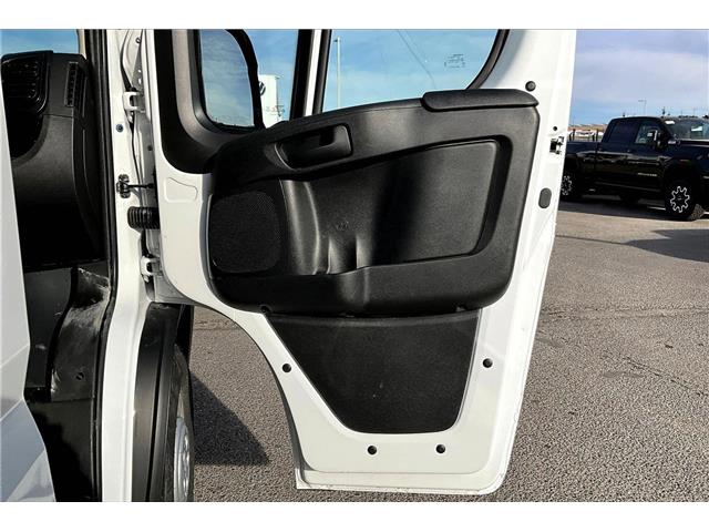 2025 RAM ProMaster 2500 High Roof (Stk: 58015U) in Calgary - Image 18 of 32