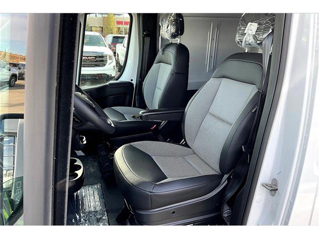 2025 RAM ProMaster 2500 High Roof (Stk: 58015U) in Calgary - Image 24 of 32