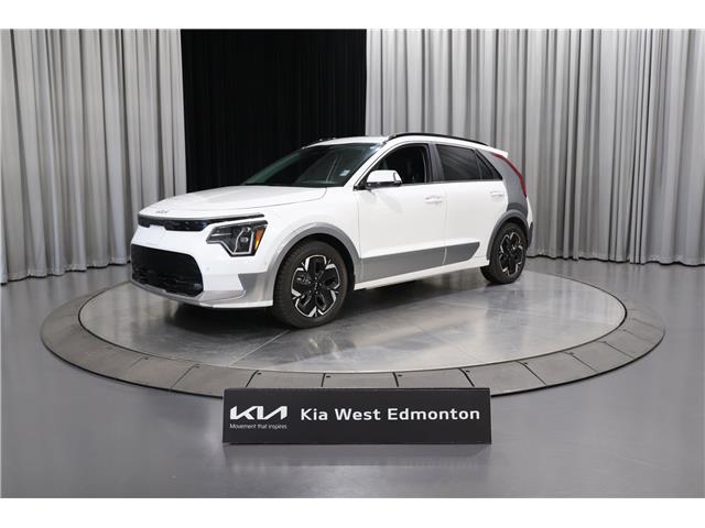 2023 Kia Niro EV Limited w/Snow White Pearl & Grey Exterior (Stk: 24675) in Edmonton - Image 3 of 30