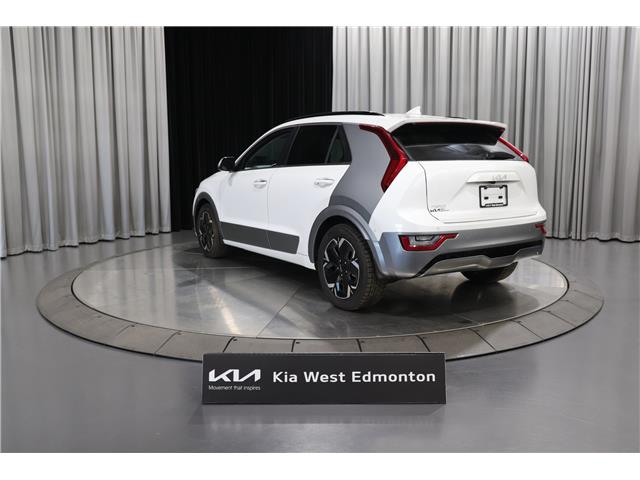 2023 Kia Niro EV Limited w/Snow White Pearl & Grey Exterior (Stk: 24675) in Edmonton - Image 4 of 30
