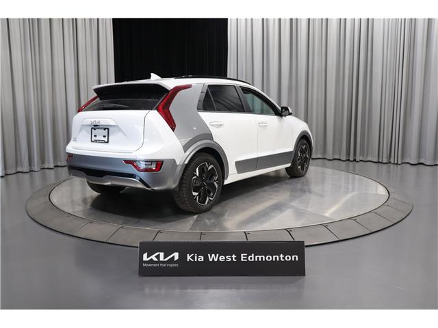 2023 Kia Niro EV Limited w/Snow White Pearl & Grey Exterior (Stk: 24675) in Edmonton - Image 5 of 30