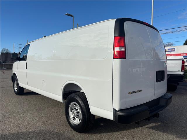 2025 Chevrolet Express 2500 Work Van (Stk: TS227009) in Caledonia - Image 3 of 34