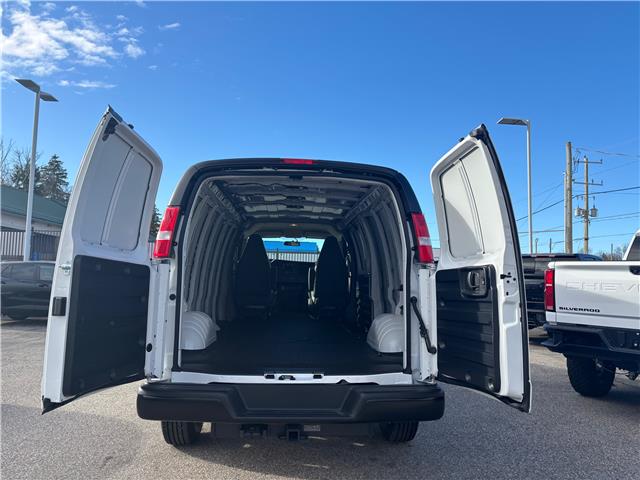 2025 Chevrolet Express 2500 Work Van (Stk: TS227009) in Caledonia - Image 12 of 34