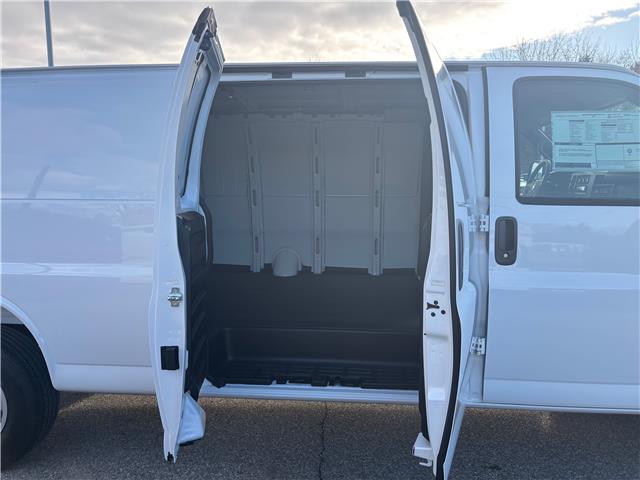 2025 Chevrolet Express 2500 Work Van (Stk: TS227009) in Caledonia - Image 14 of 34