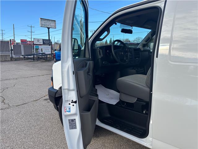 2025 Chevrolet Express 2500 Work Van (Stk: TS227009) in Caledonia - Image 17 of 34