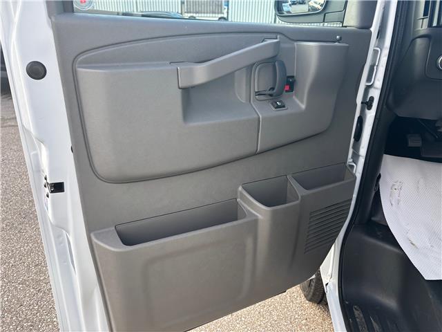 2025 Chevrolet Express 2500 Work Van (Stk: TS227009) in Caledonia - Image 18 of 34
