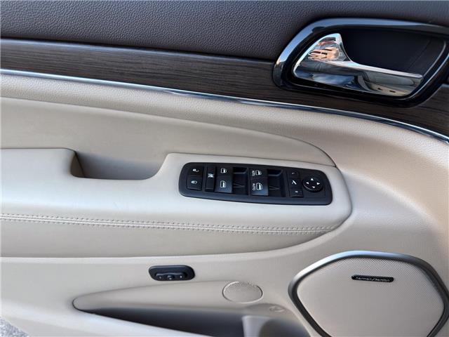 2021 Jeep Grand Cherokee Overland (Stk: 25523A) in London - Image 22 of 28