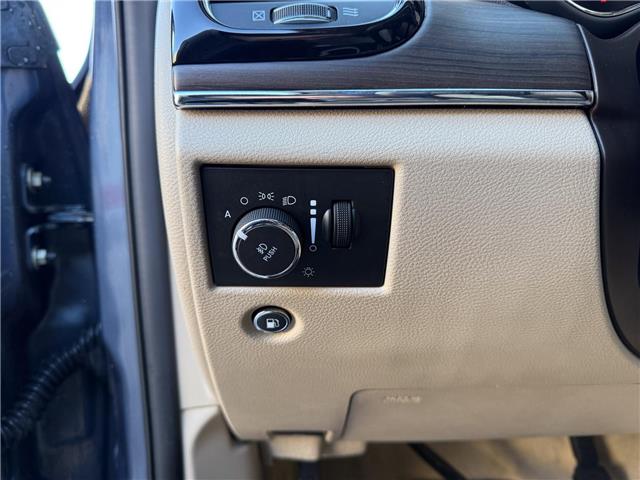 2021 Jeep Grand Cherokee Overland (Stk: 25523A) in London - Image 24 of 28