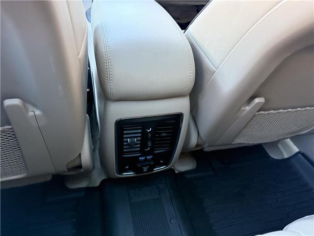 2021 Jeep Grand Cherokee Overland (Stk: 25523A) in London - Image 26 of 28