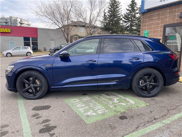 2021 Audi e-tron 55 Technik (Stk: R-21AUEBLU7514) in Calgary - Image 2 of 17