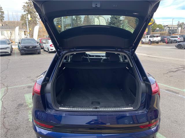 2021 Audi e-tron 55 Technik (Stk: R-21AUEBLU7514) in Calgary - Image 10 of 17
