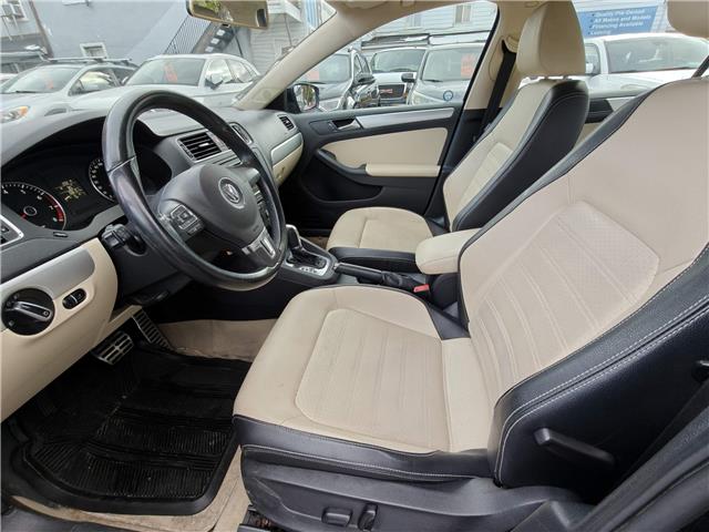 2013 Volkswagen Jetta 2.5L Sportline in Ottawa - Image 2 of 19