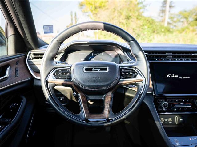 2023 Jeep Grand Cherokee L Summit (Stk: 30180) in Surrey - Image 11 of 25