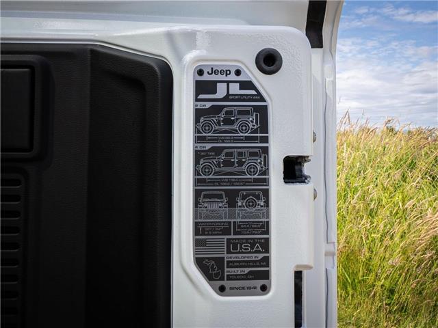 2025 Jeep Wrangler Rubicon (Stk: S611943) in Surrey - Image 18 of 19