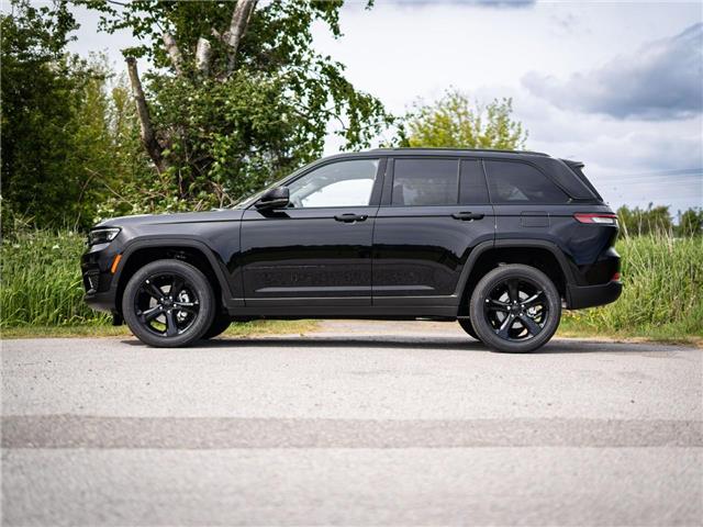 2025 Jeep Grand Cherokee Laredo (Stk: S321595) in Surrey - Image 3 of 20
