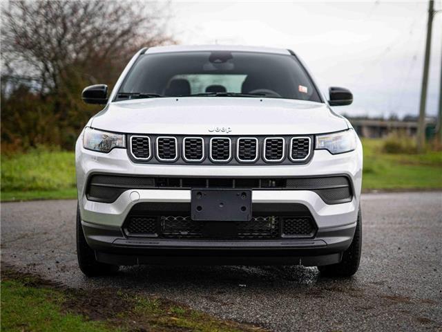 2026 Jeep Compass Sport (Stk: T155702) in Surrey - Image 2 of 24