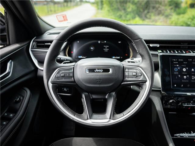 2025 Jeep Grand Cherokee L Laredo (Stk: S695941) in Surrey - Image 9 of 22