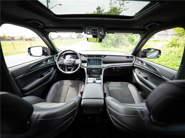 2025 Jeep Grand Cherokee L Laredo (Stk: S695941) in Surrey - Image 12 of 22