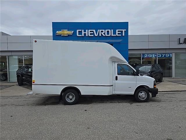 2025 Chevrolet Express Cutaway Work Van (Stk: 25-1947) in Listowel - Image 2 of 10