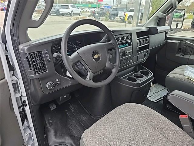 2025 Chevrolet Express Cutaway Work Van (Stk: 25-1947) in Listowel - Image 4 of 10