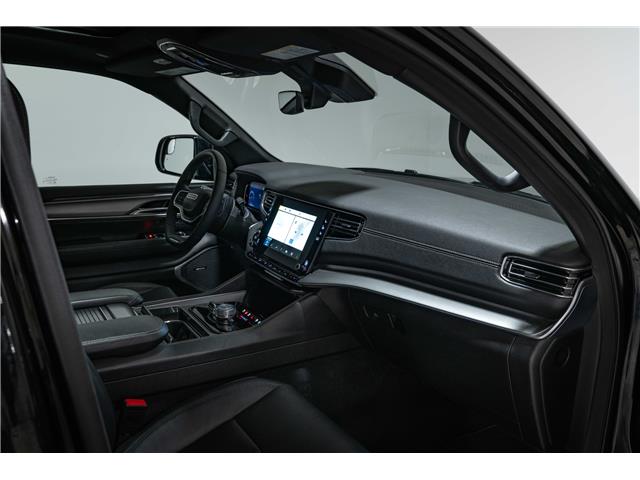 2024 Jeep Wagoneer Series II Carbide (Stk: ARUC930) in Calgary - Image 29 of 39