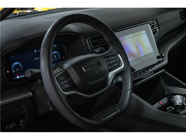 2024 Jeep Wagoneer Series II Carbide (Stk: ARUC930) in Calgary - Image 17 of 39