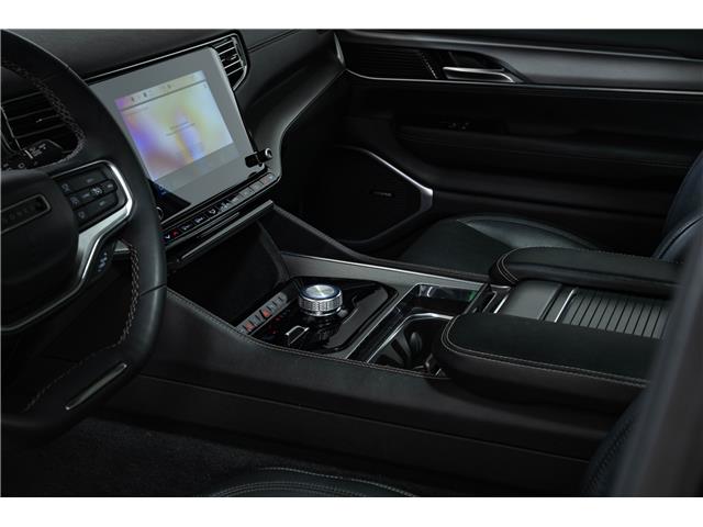 2024 Jeep Wagoneer Series II Carbide (Stk: ARUC930) in Calgary - Image 18 of 39