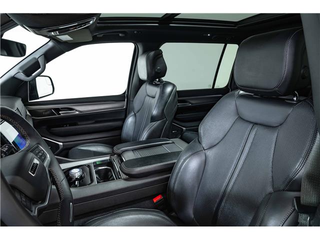 2024 Jeep Wagoneer Series II Carbide (Stk: ARUC930) in Calgary - Image 14 of 39