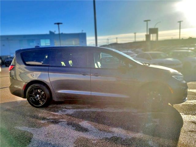 2022 Chrysler Pacifica Hybrid Touring-L (Stk: 2600751) in Regina - Image 4 of 38