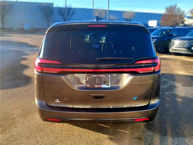 2022 Chrysler Pacifica Hybrid Touring-L (Stk: 2600751) in Regina - Image 12 of 38