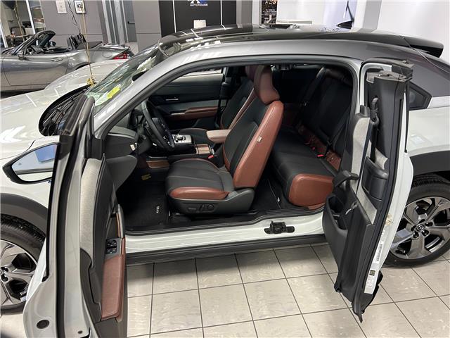 2023 Mazda MX-30 EV GT (Stk: M5245) in Sarnia - Image 4 of 7
