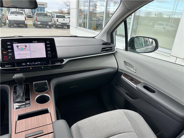 2022 Toyota Sienna LE 8-Passenger (Stk: W6924) in Cobourg - Image 11 of 26 2022 Toyota Sienna LE 8-Passenger (Stk: W6924) in Cobourg - Image 11 of 26