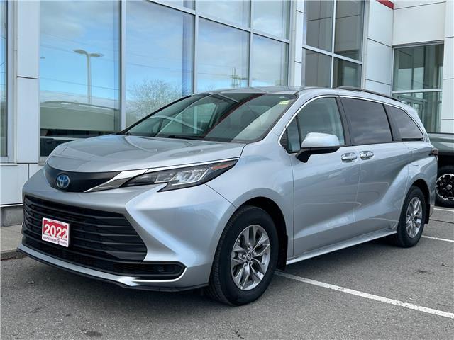 2022 Toyota Sienna LE 8-Passenger (Stk: W6924) in Cobourg - Image 1 of 26