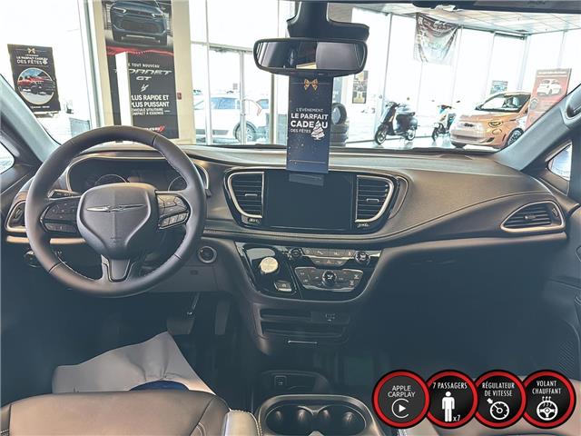 2026 Chrysler Pacifica Select (Stk: 26035) in Saint-Léonard - Image 11 of 26